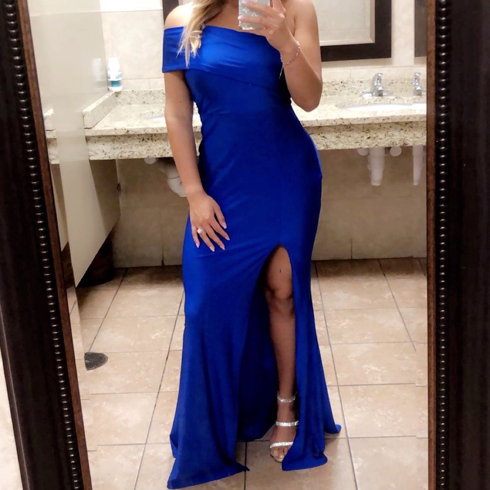 Dress worn once SIZE MEDIUM